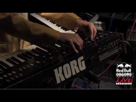 JULIEN DYNE Layer Live Session Redbull Studio