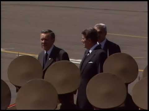 Soviet military band plays the American national anthem for Pres Reagans state