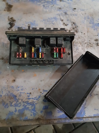 Монтажный блок 2106. Блок прдехорнителей ващ 2107 инжекто. 404. (404). Колодки монтажного блока ваз 2107.