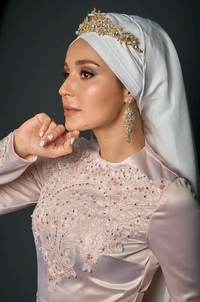 Макияж для никаха карие глаза. Платок на никах. Восточный макияж на никах. Украшения на платок для никаха. Наргиз чалма.