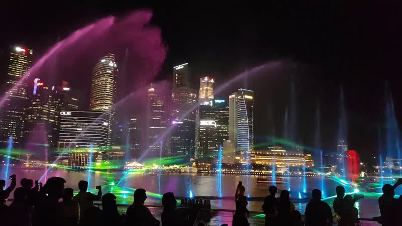 Сингапур. Лазерное шоу у отеля Marina Bay Sands. Singapore laser show skyway
