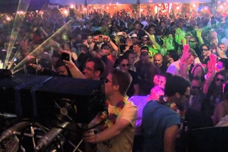Sean Tyas Playing Sean Tyas & Bjorn Akesson - Zahi  @ Luminosity Beach Festival 2011 Day 2 Part 4