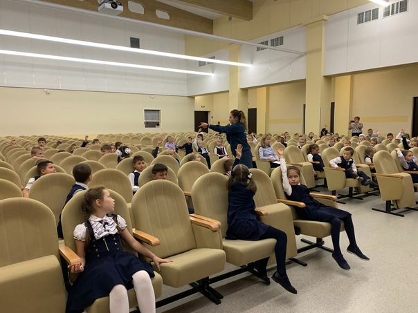 Сегодня в Кудровском центре образования был проведен урок по безопасности для учащихся начальных классов