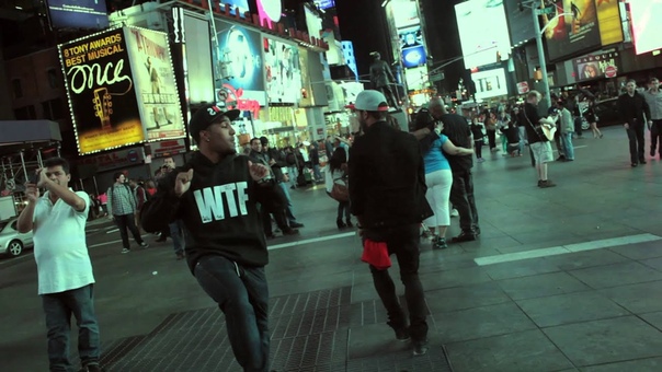 Futuristic feat. Devvon Terrell Chasing Down A