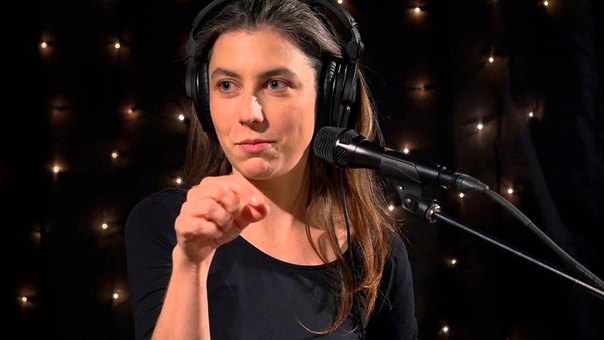 Julia Holter Full Performance ( Live on