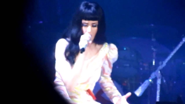 Katy Perry Only Girl in the World ( Rihanna Cover) Live Glasgow SECC (05, 04,